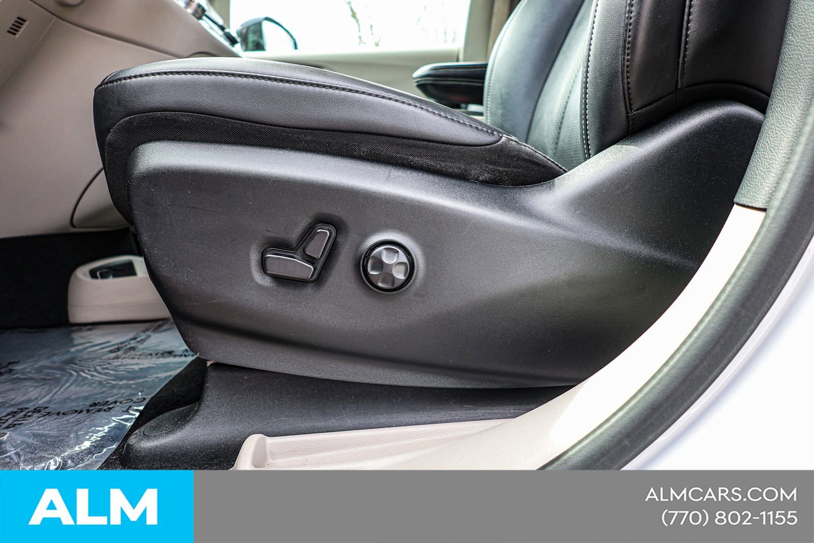 Used 2024 Chrysler Pacifica Touring-L FWD image 21