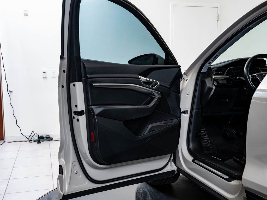 Used 2021 Audi e-tron Premium w/ Convenience Plus Package AWD/4WD image 27