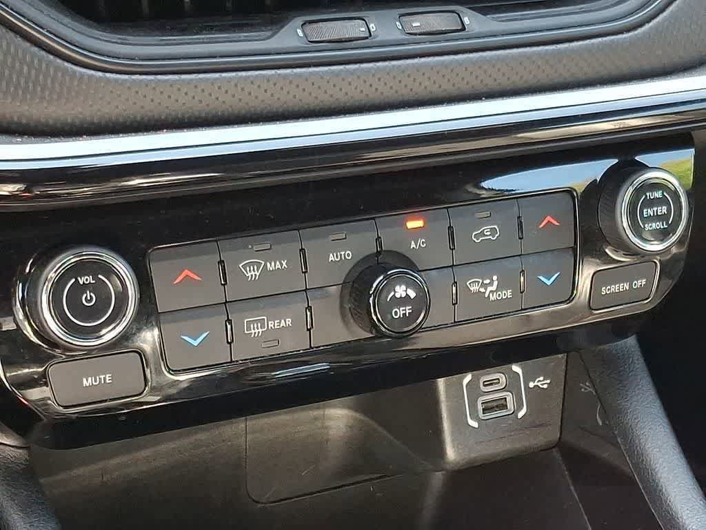 Used 2025 Jeep Compass Trailhawk AWD/4WD image 15