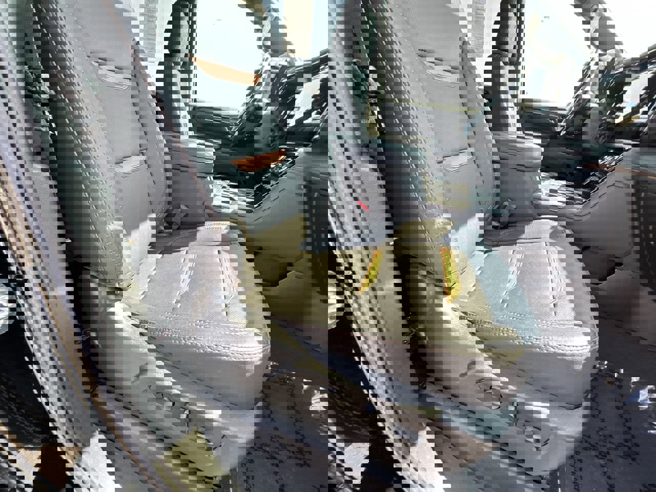 Used 2024 GMC Sierra 2500 AT4 w/ Technology Package image 17