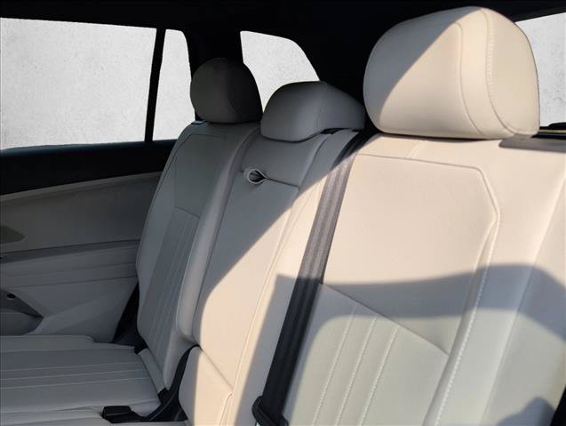 Used 2024 Volkswagen Tiguan SE R-Line FWD image 18