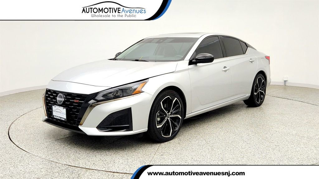 Used 2024 Nissan Altima 2.5 SR w/ SR Premium Package FWD image 1