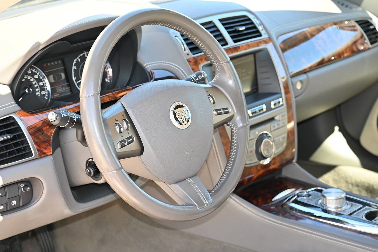 Used 2010 Jaguar XK Convertible image 13