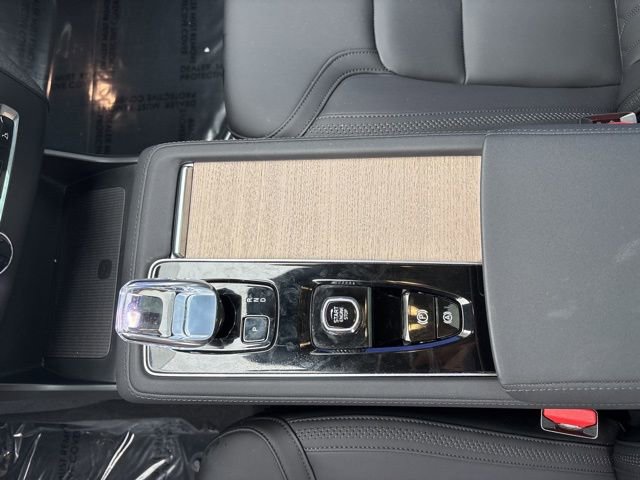 Used 2025 Volvo XC90 B6 Plus AWD/4WD image 23