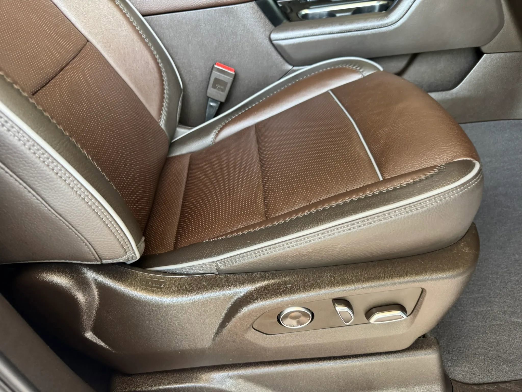 Used 2024 GMC Sierra 2500 Denali w/ Denali Reserve Package image 30