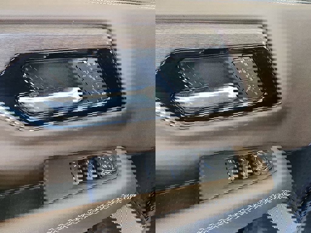 Certified 2025 GMC Yukon Denali Ultimate AWD/4WD image 23