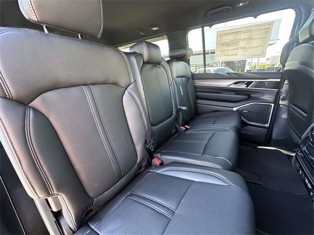 New 2025 Jeep Wagoneer 4WD image 29