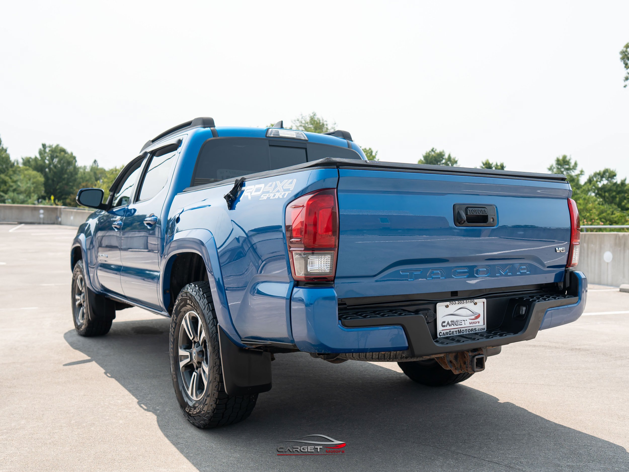 Used 2018 Toyota Tacoma TRD Sport AWD/4WD image 5