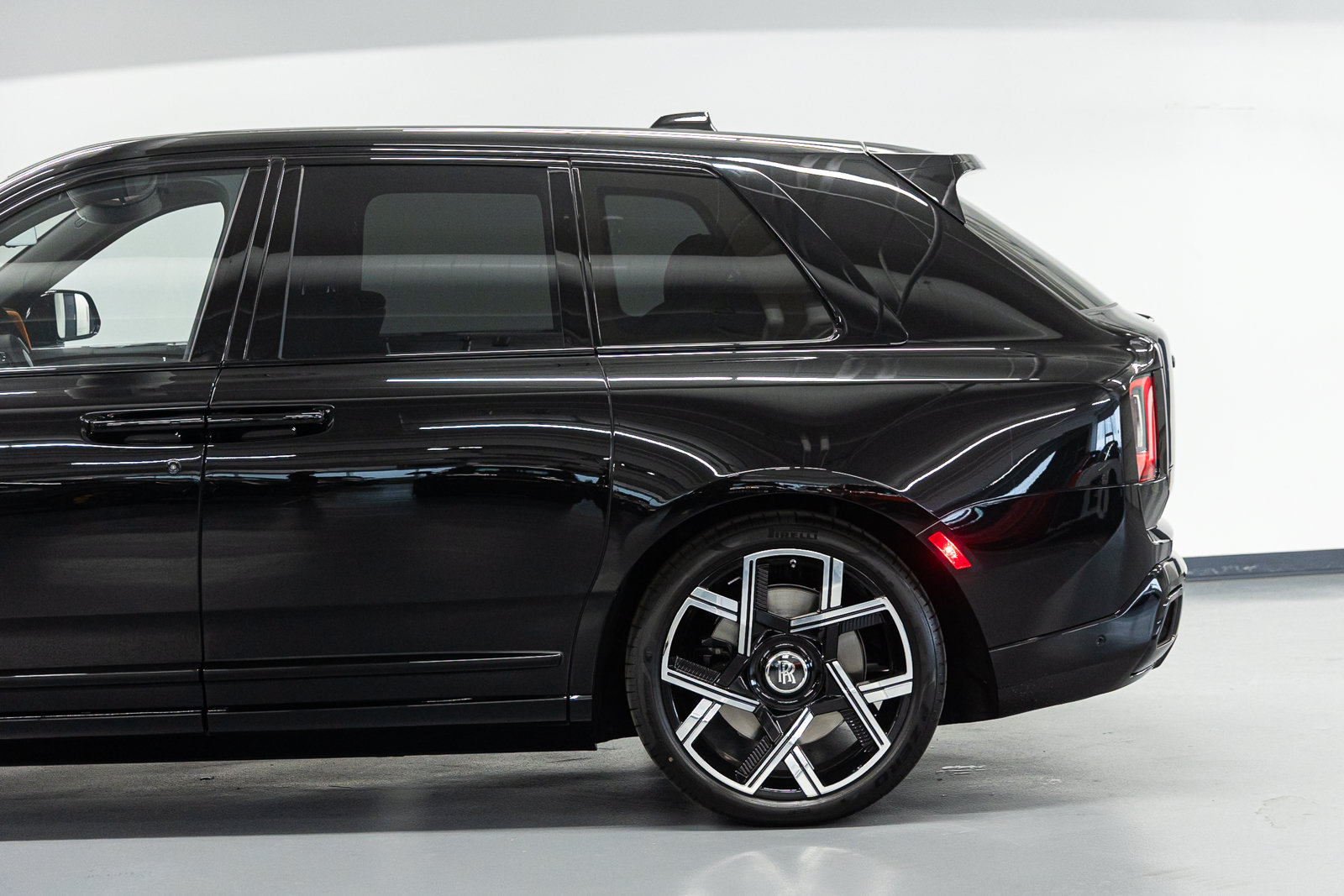 New 2027 Rolls-Royce Cullinan Black Badge AWD/4WD image 17