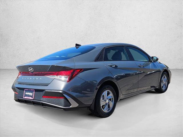 New 2026 Hyundai Elantra SE image 4