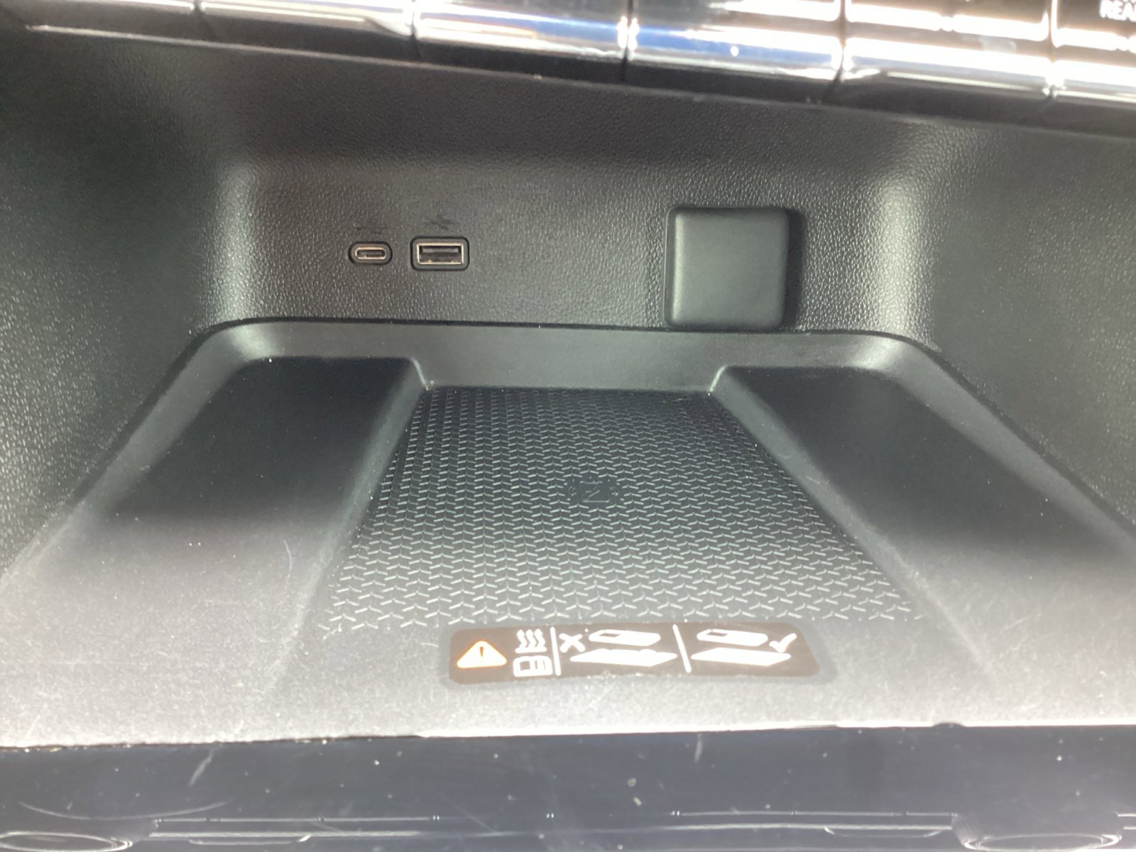 Used 2025 Chevrolet Traverse LT FWD image 25