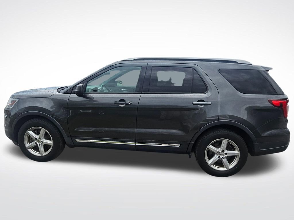 Used 2019 Ford Explorer XLT FWD image 5