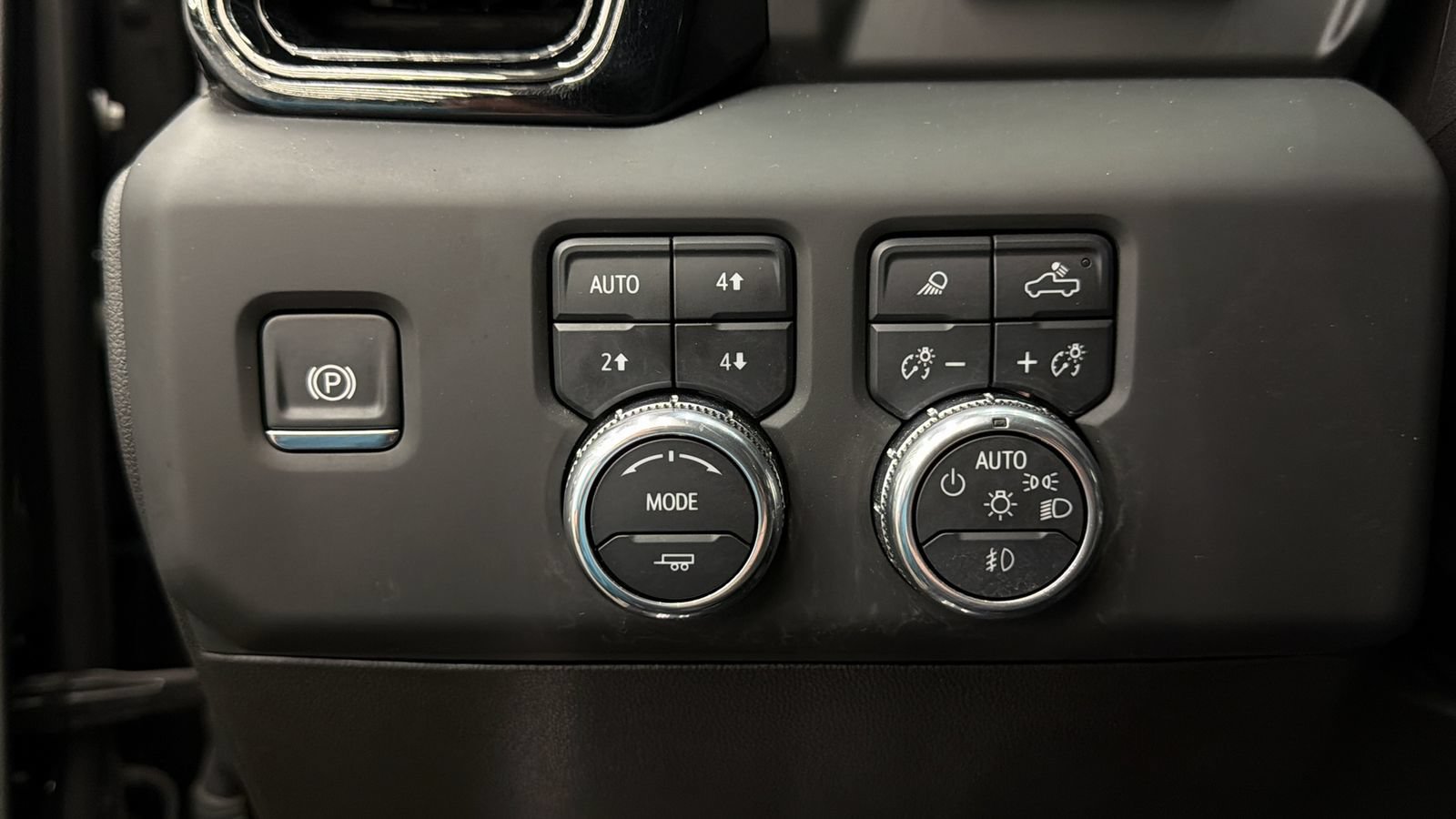 Used 2025 GMC Sierra 2500 AT4 w/ AT4 Premium Plus Package AWD/4WD image 31