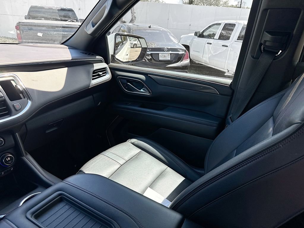 Used 2022 Chevrolet Suburban RST w/ Luxury Package AWD/4WD image 20