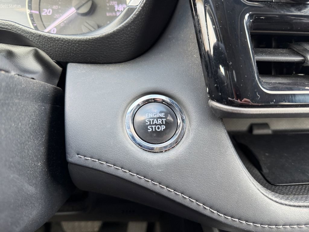 Used 2023 Toyota Highlander XLE image 28