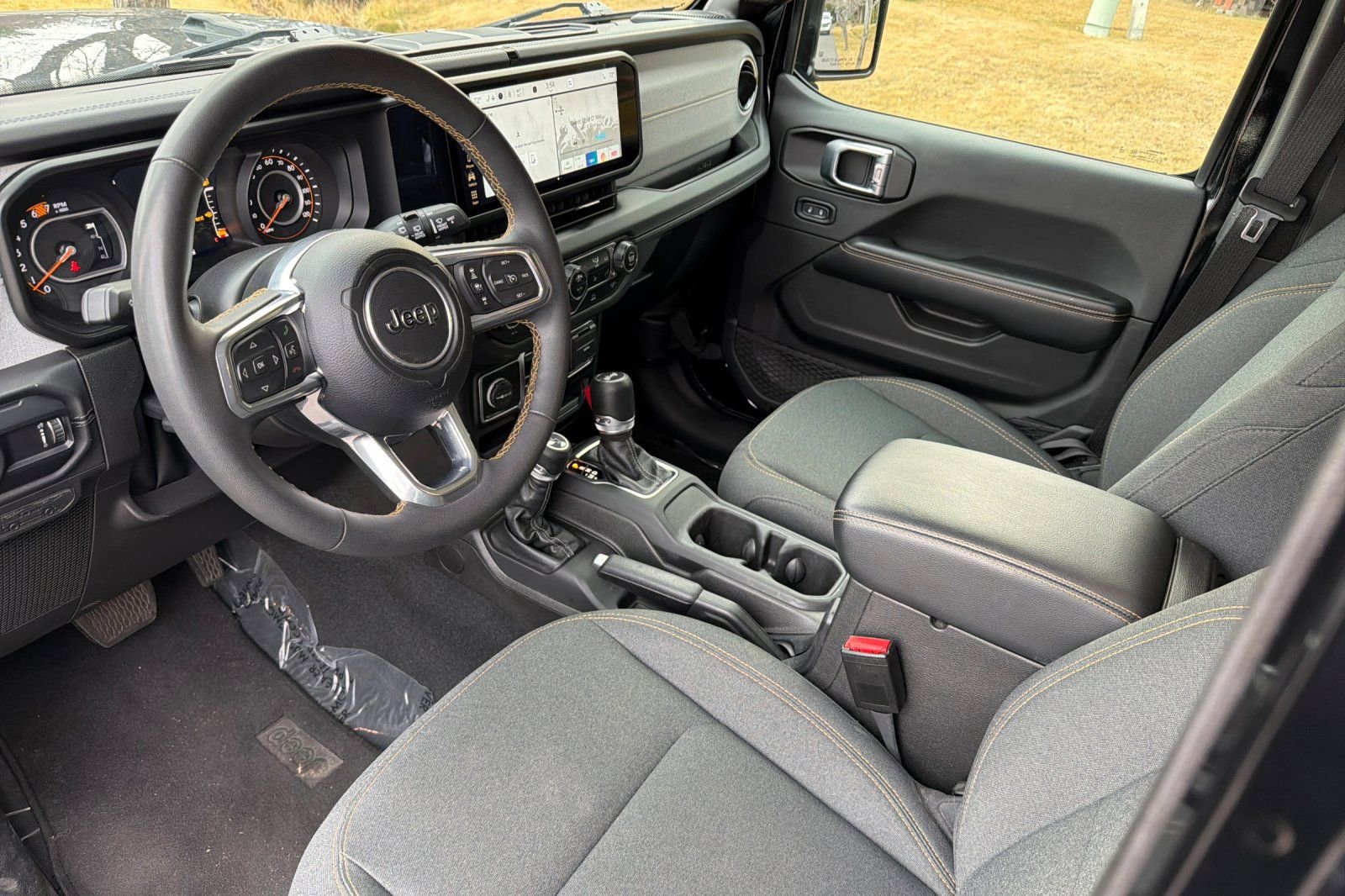 Used 2024 Jeep Wrangler Sahara image 11