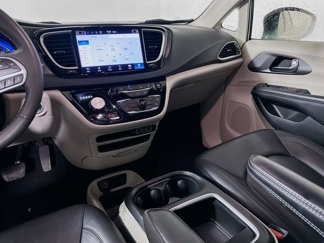 Used 2024 Chrysler Pacifica Touring-L image 24