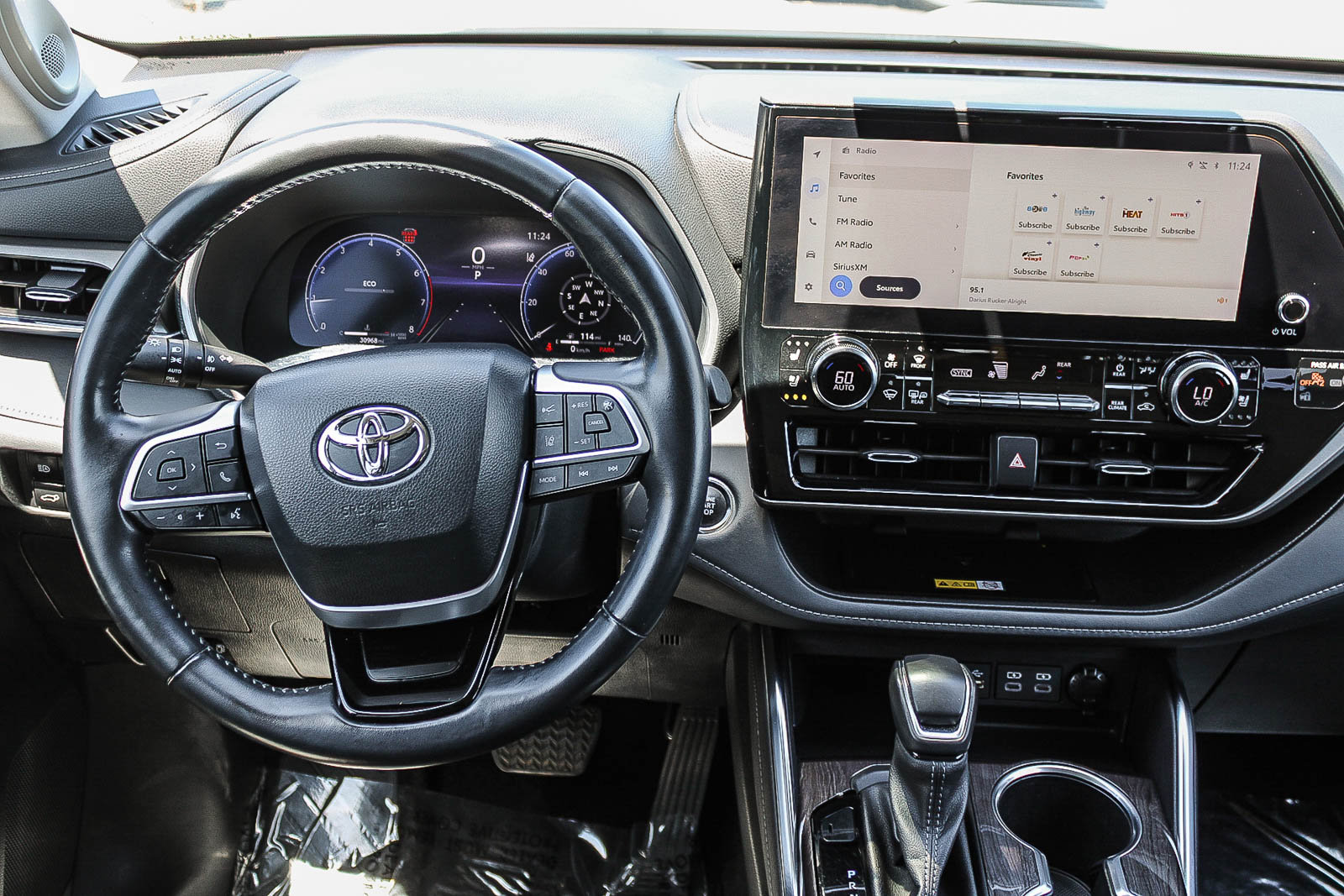Used 2023 Toyota Highlander Limited FWD image 15