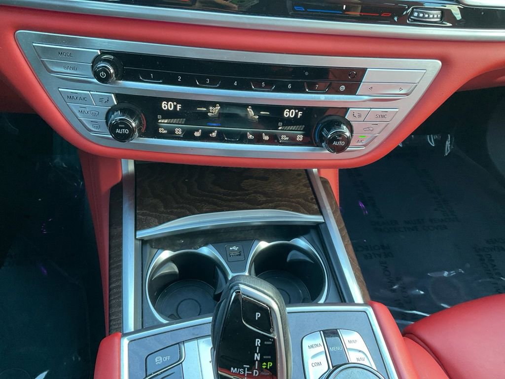 Used 2022 BMW 750i xDrive w/ Executive Package image 23