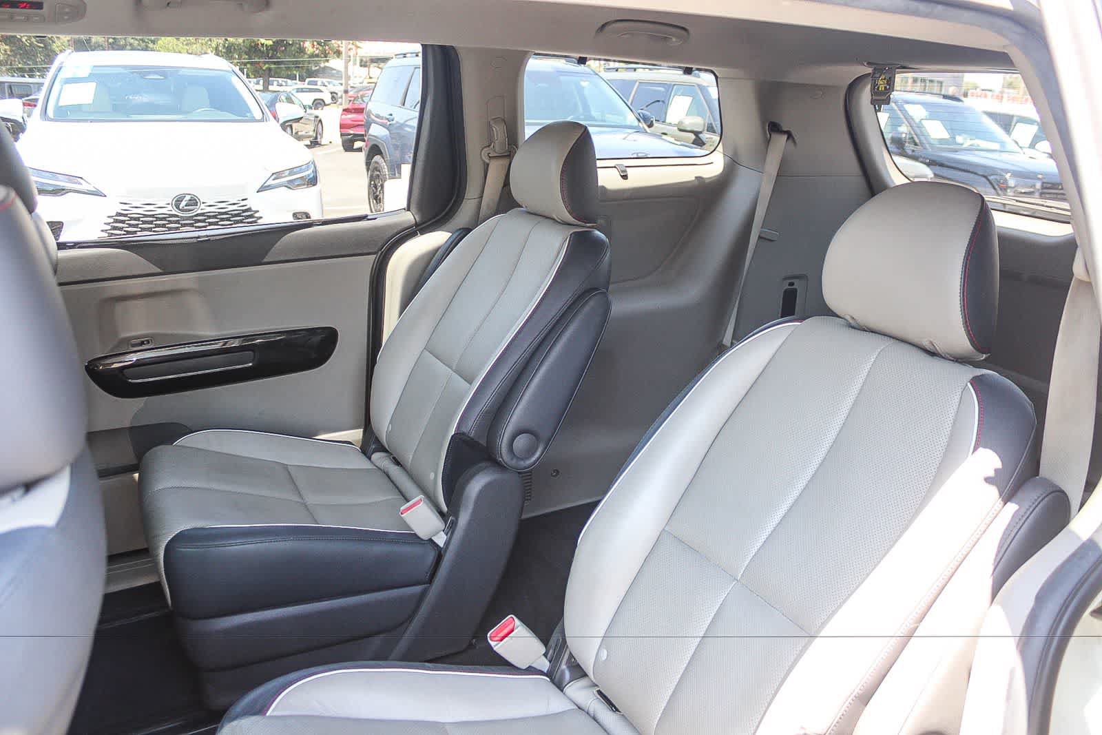 Used 2015 Kia Sedona SX FWD image 23
