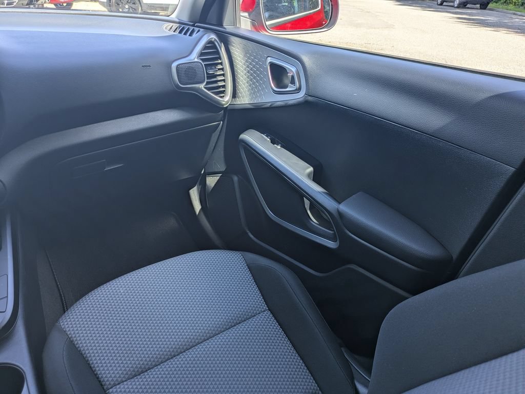 Used 2023 Kia Soul LX w/ LX Technology Package FWD image 17