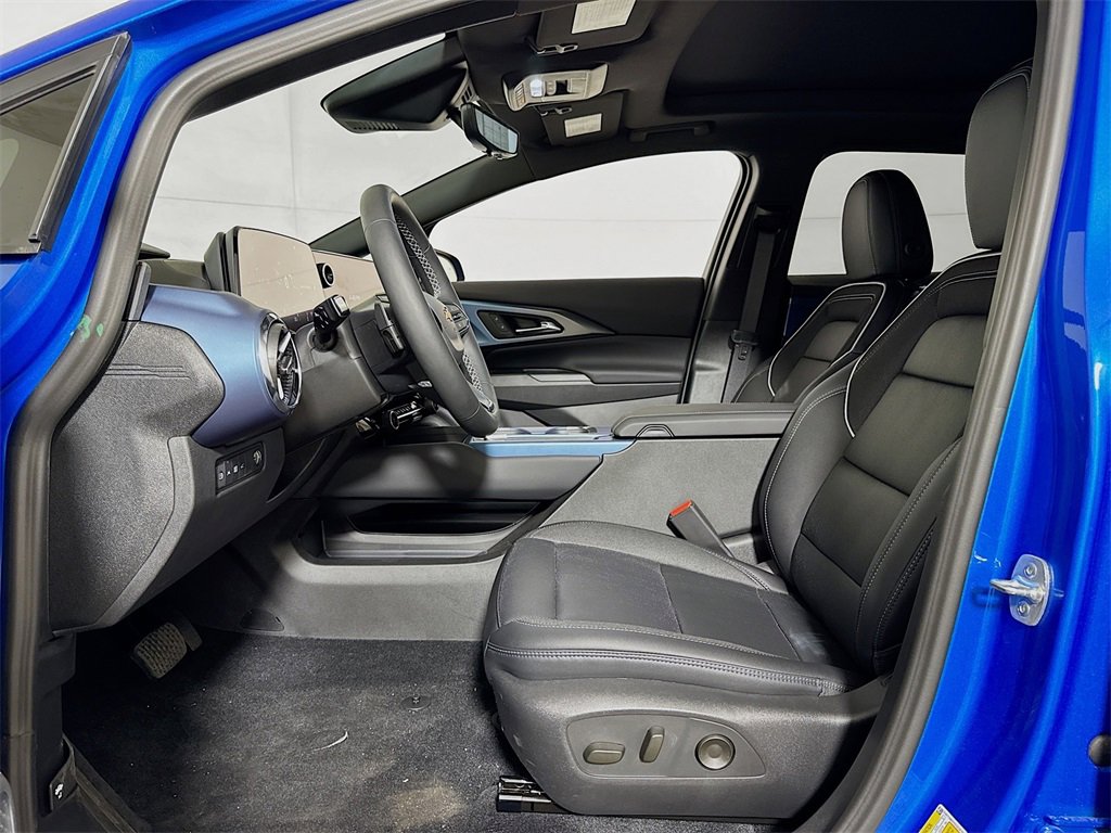 New 2025 Chevrolet Equinox EV LT w/ Convenience Package II image 12