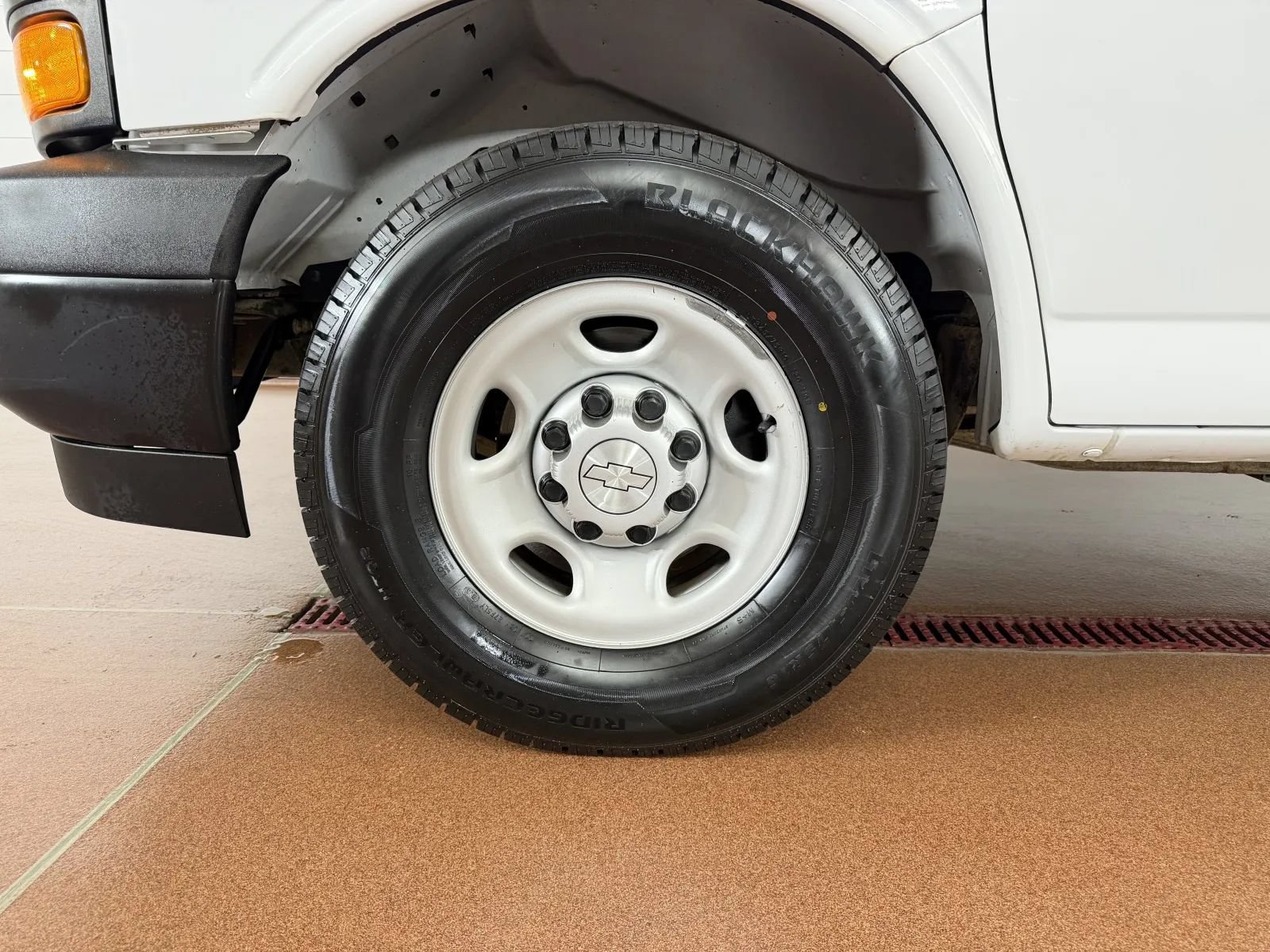 Used 2018 Chevrolet Express 2500 RWD image 8