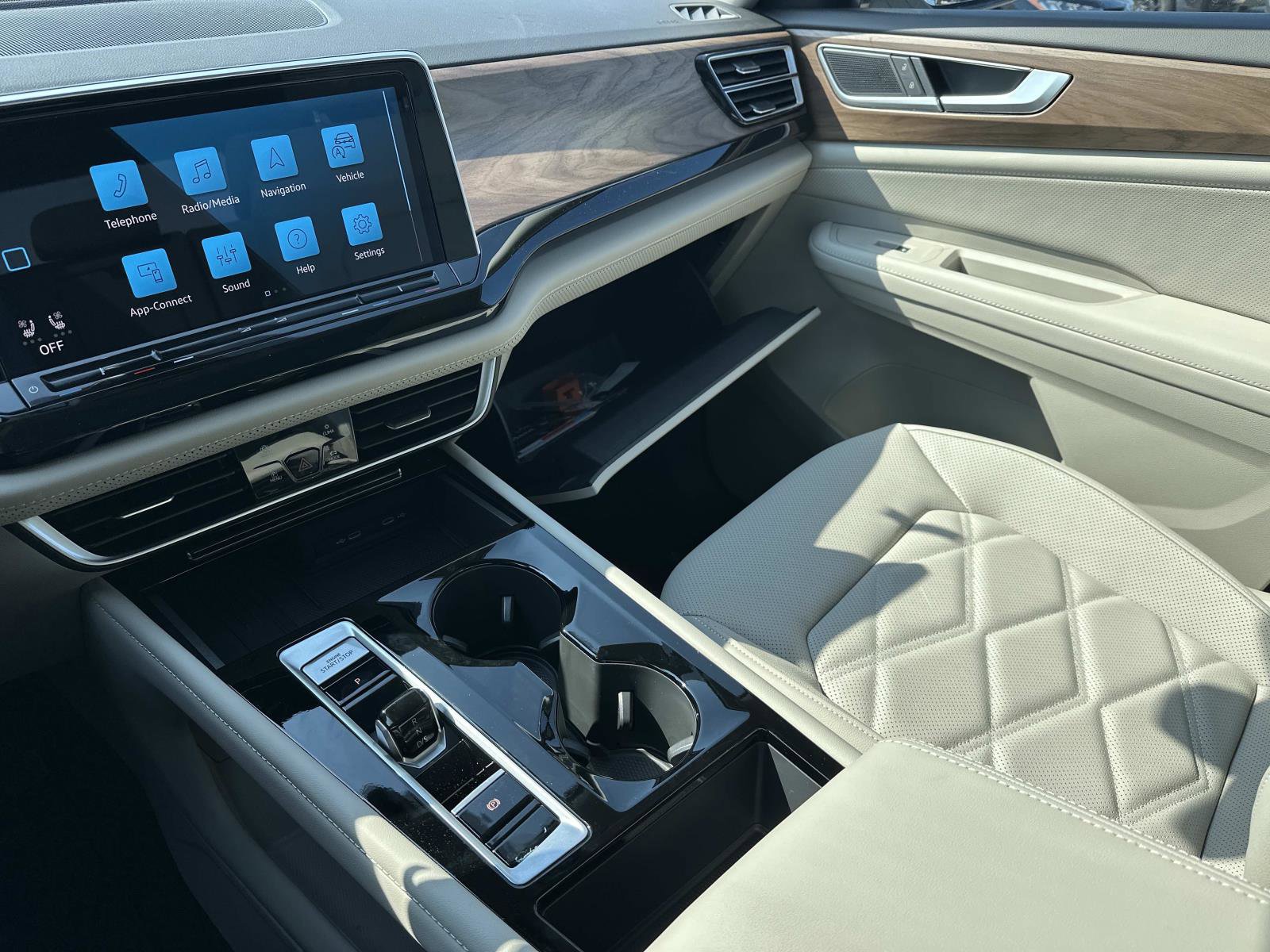 New 2026 Volkswagen Atlas SE image 34