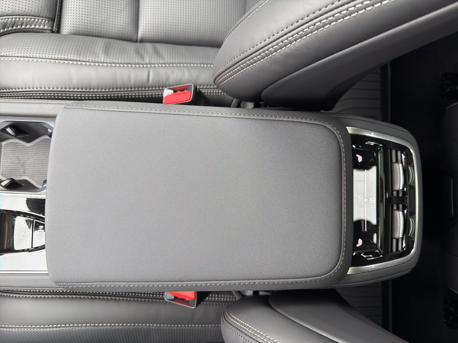 New 2026 Volvo XC90 T8 Ultra w/ Protection Package image 36