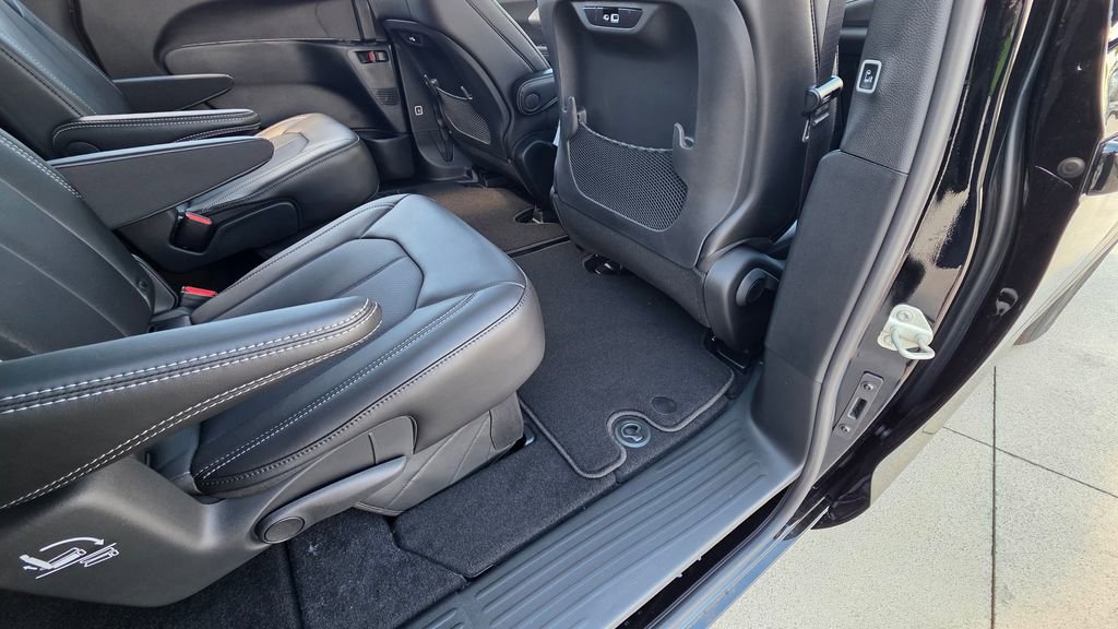 New 2025 Chrysler Pacifica Select image 16