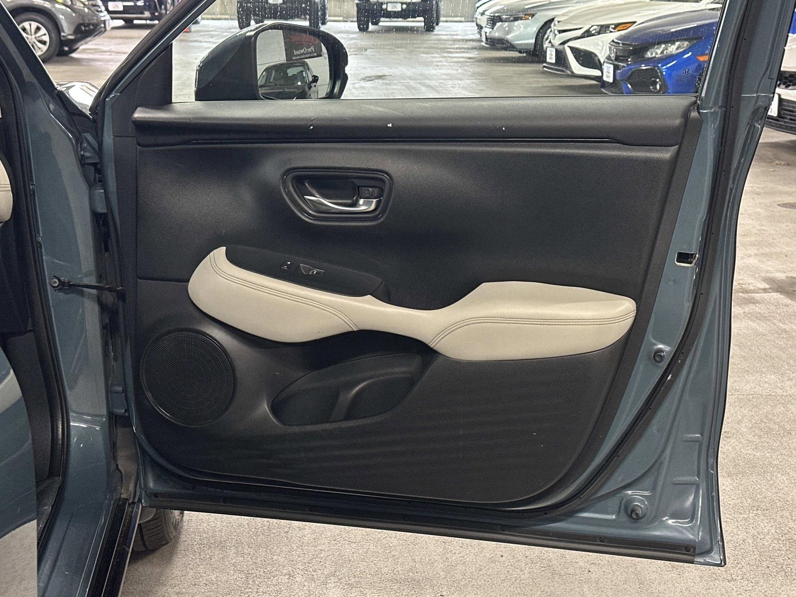 Used 2023 Honda HR-V EX-L image 11