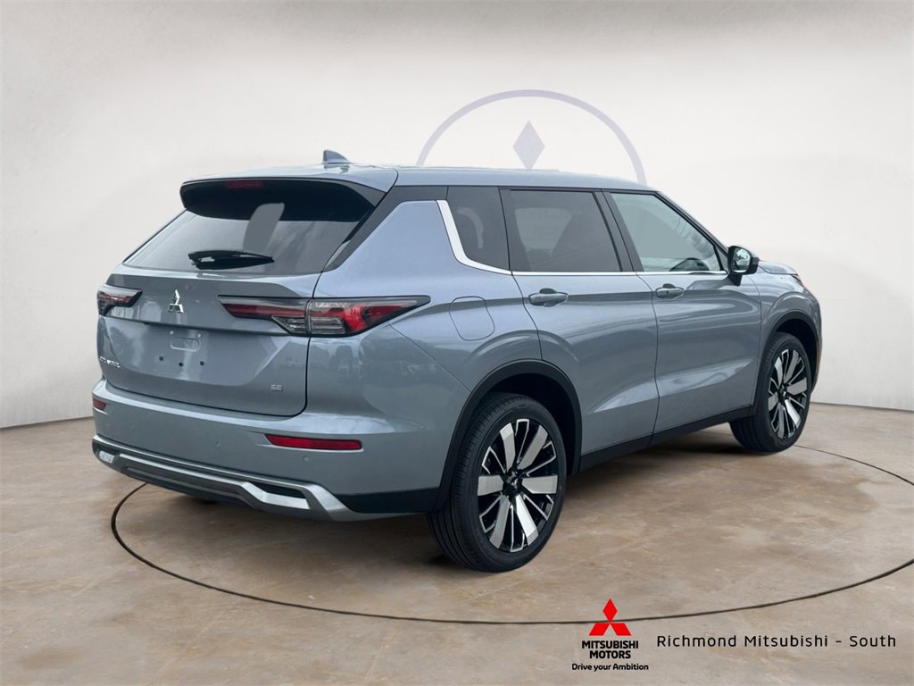 New 2025 Mitsubishi Outlander SE image 3