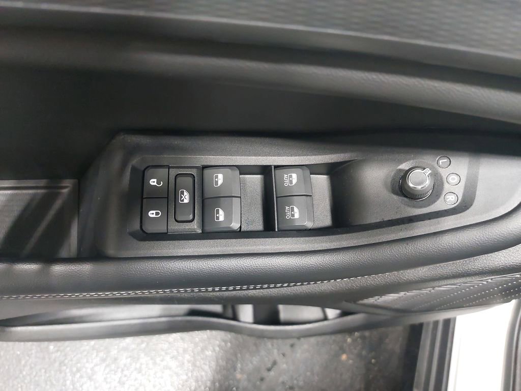 Used 2024 Jeep Grand Cherokee L Laredo image 30