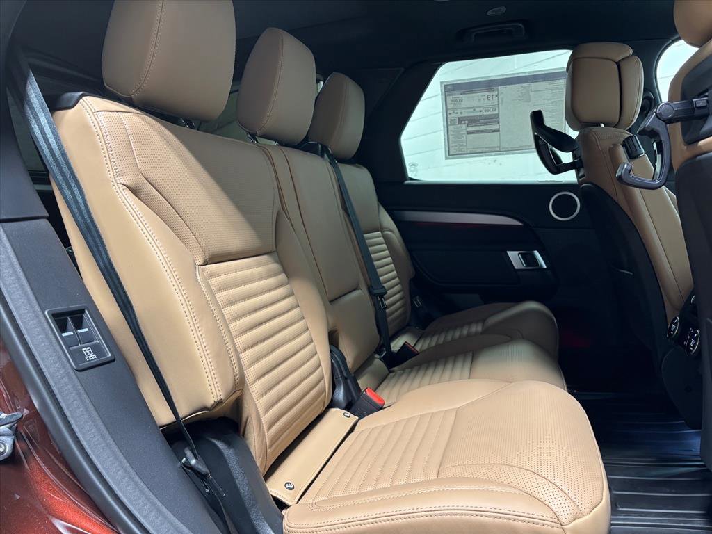 New 2026 Land Rover Discovery Limited Edition image 37