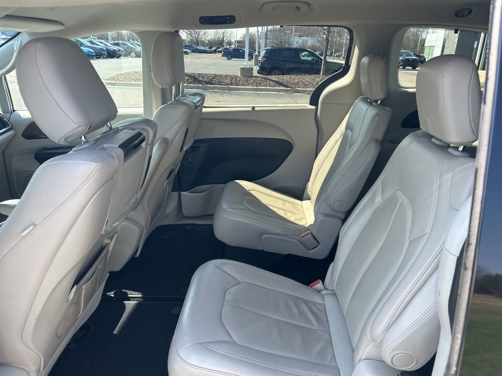 Used 2018 Chrysler Pacifica Touring-L Plus w/ Advanced Safetytec Group image 11