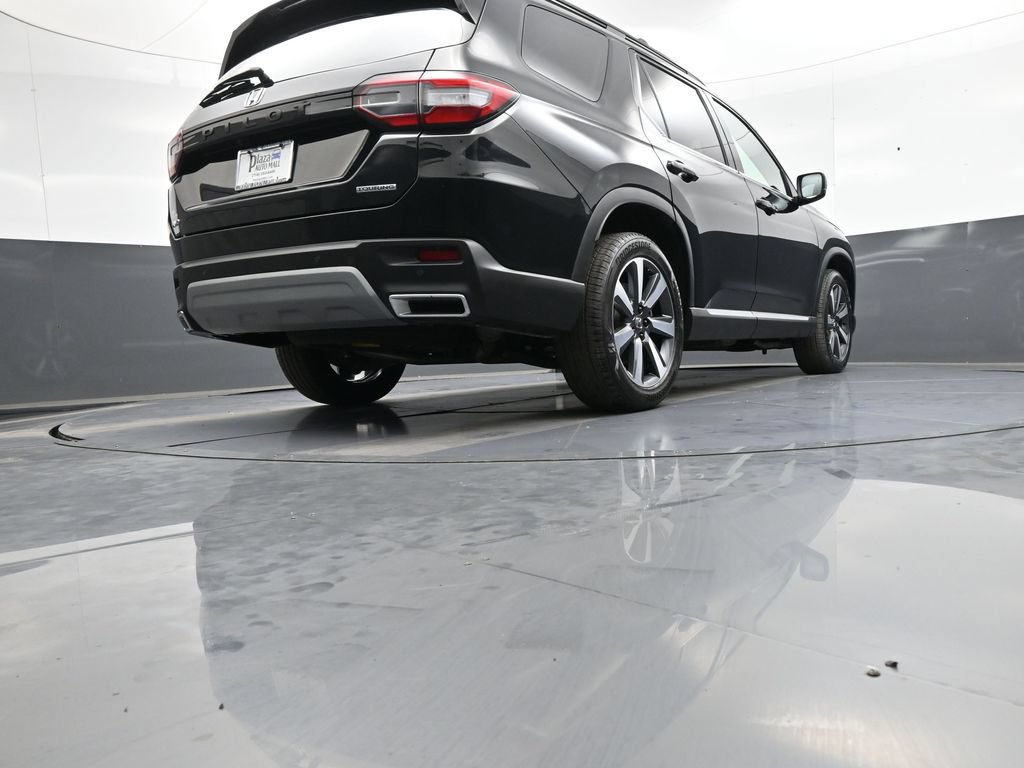 Certified 2025 Honda Pilot Touring image 33