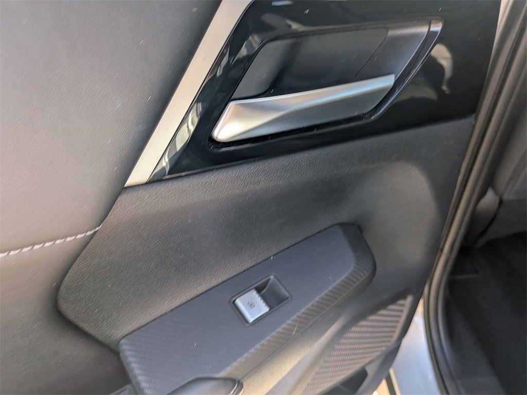 Used 2024 Mitsubishi Outlander SE image 29
