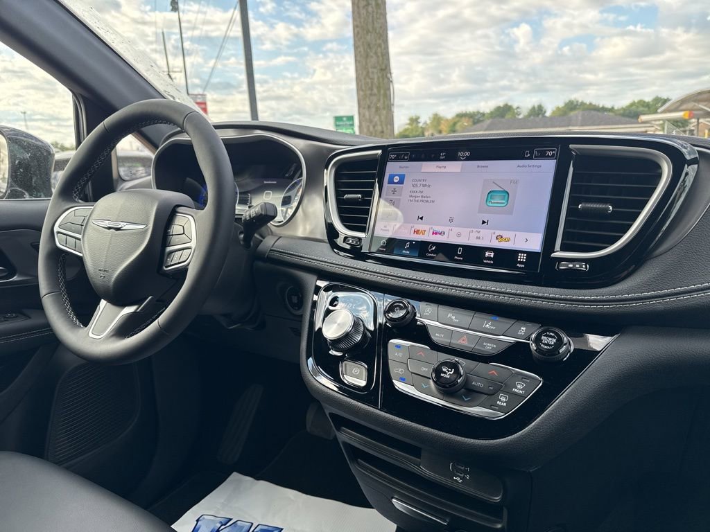 New 2026 Chrysler Pacifica Select image 24
