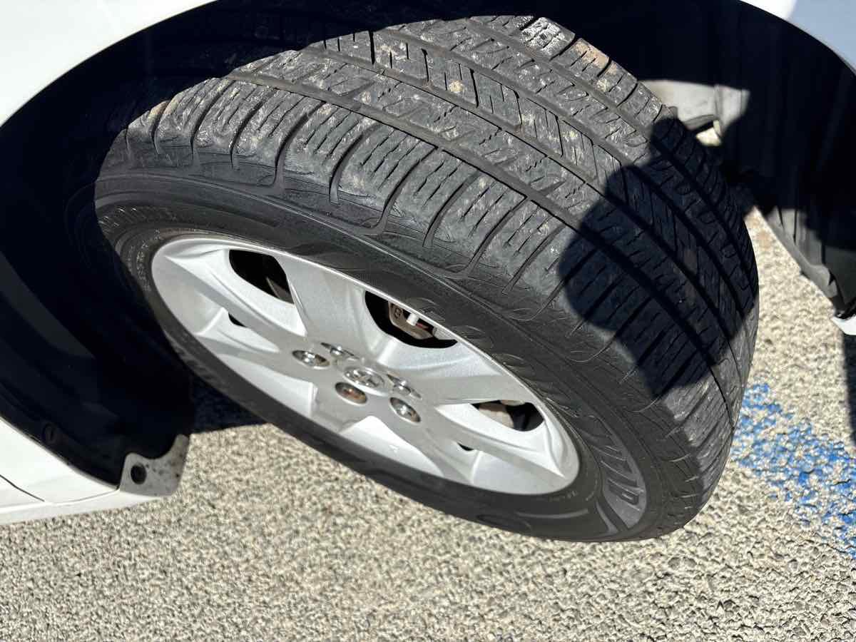 Used 2011 Toyota Camry LE image 7