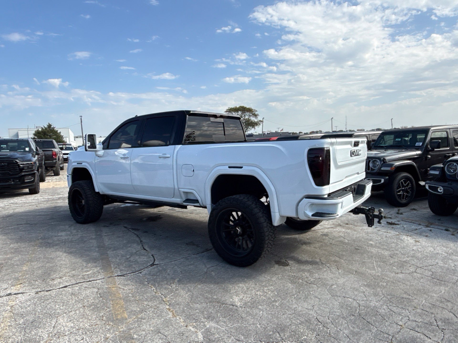 Used 2025 GMC Sierra 3500 Denali w/ Denali Reserve Package AWD/4WD image 8