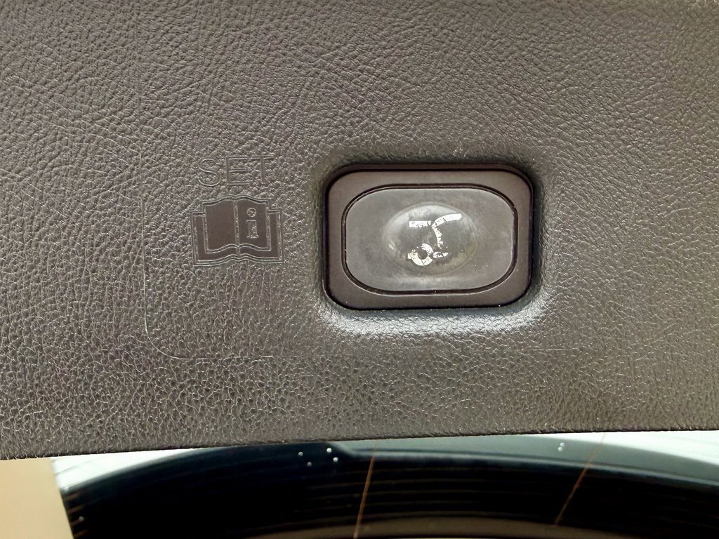 Used 2021 Lincoln Nautilus FWD w/ Equipment Group 101A image 16