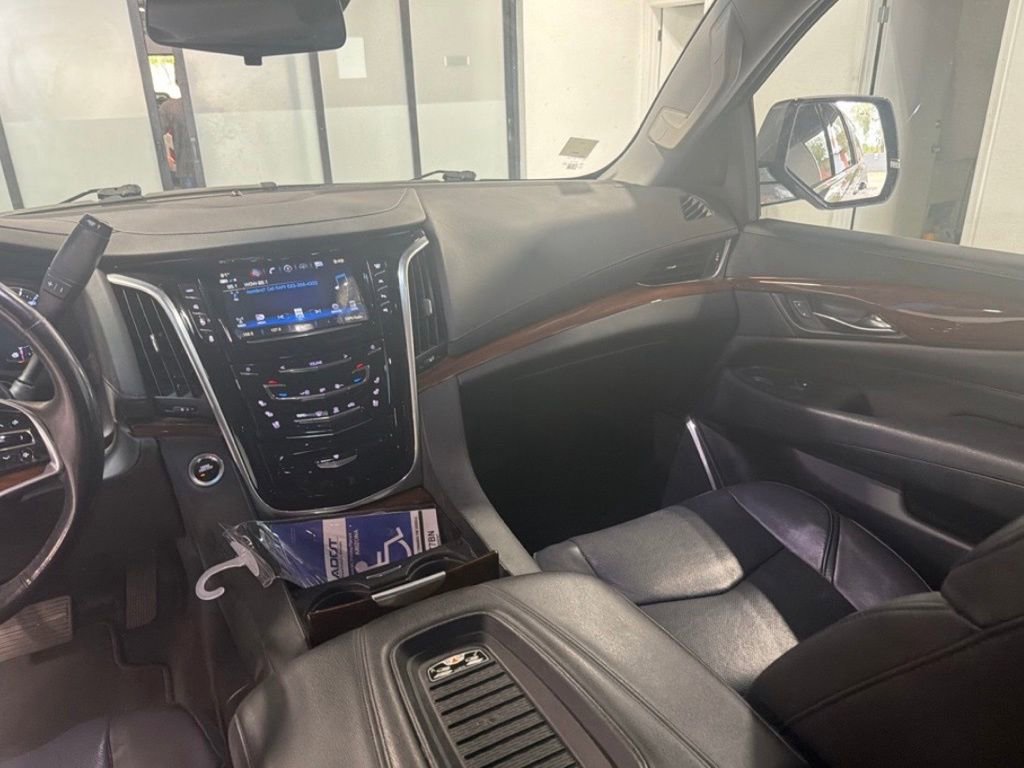 Used 2019 Cadillac Escalade ESV Premium Luxury AWD/4WD image 12