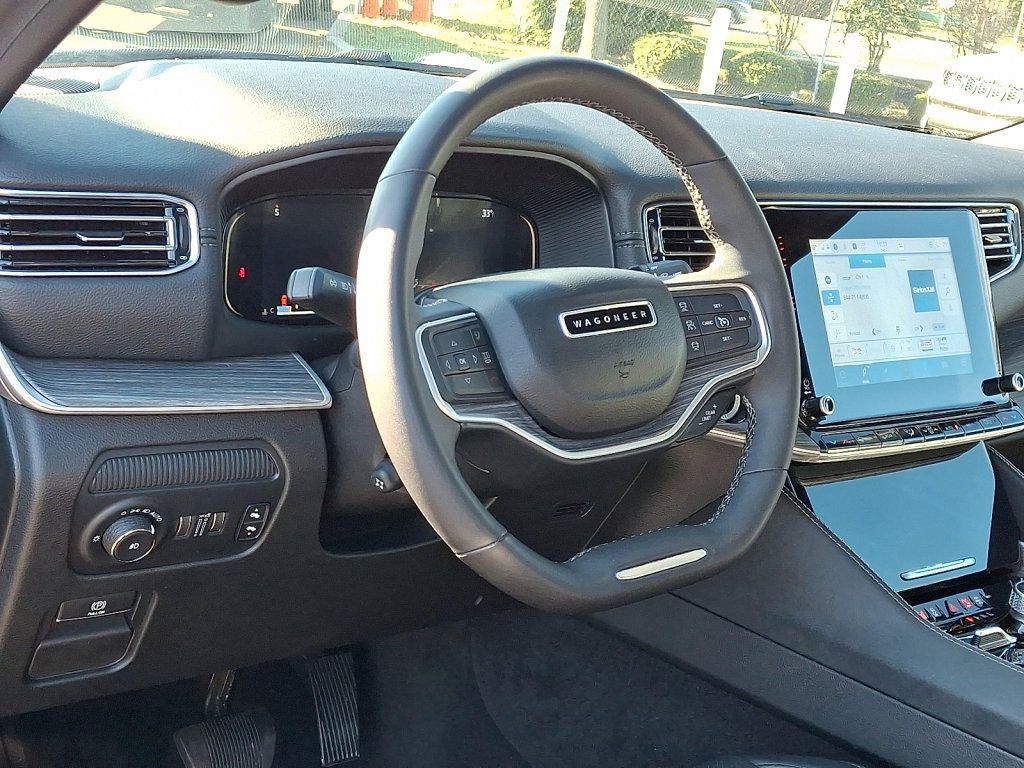 Certified 2024 Jeep Wagoneer L Series II w/ Flexible Seating Group image 25