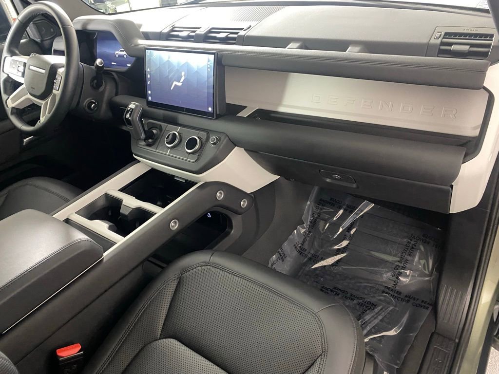 Used 2025 Land Rover Defender 110 S image 30