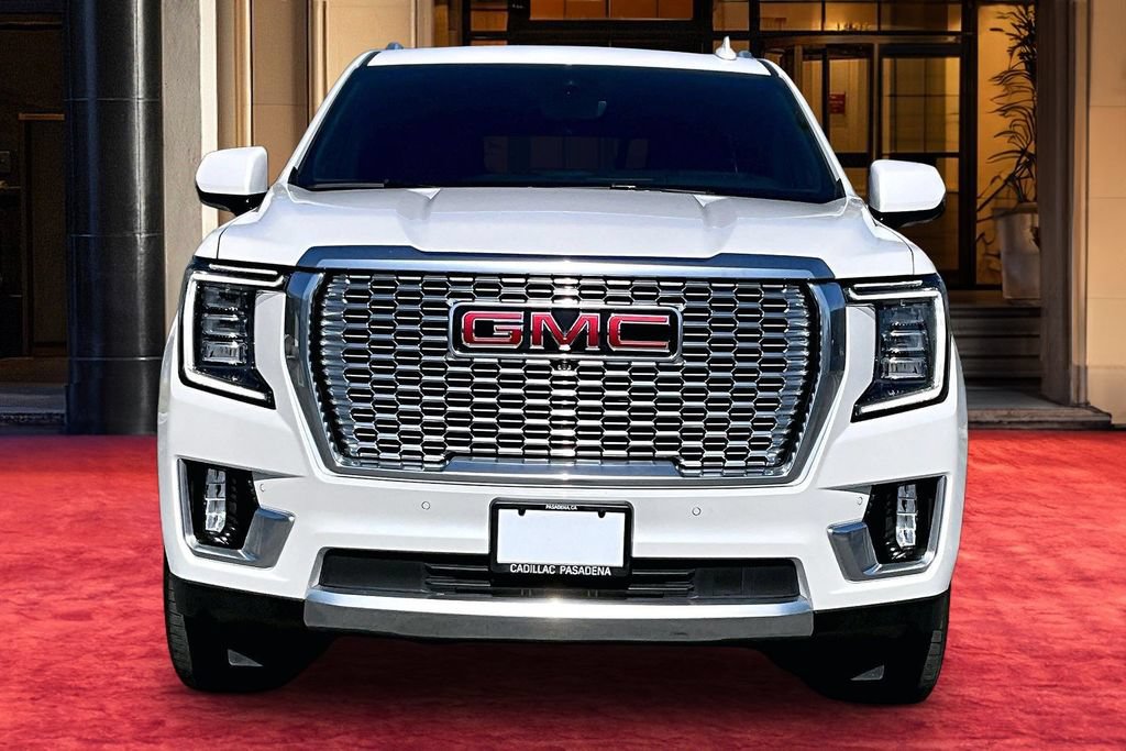Used 2024 GMC Yukon Denali w/ Advanced Technology Package AWD/4WD image 3