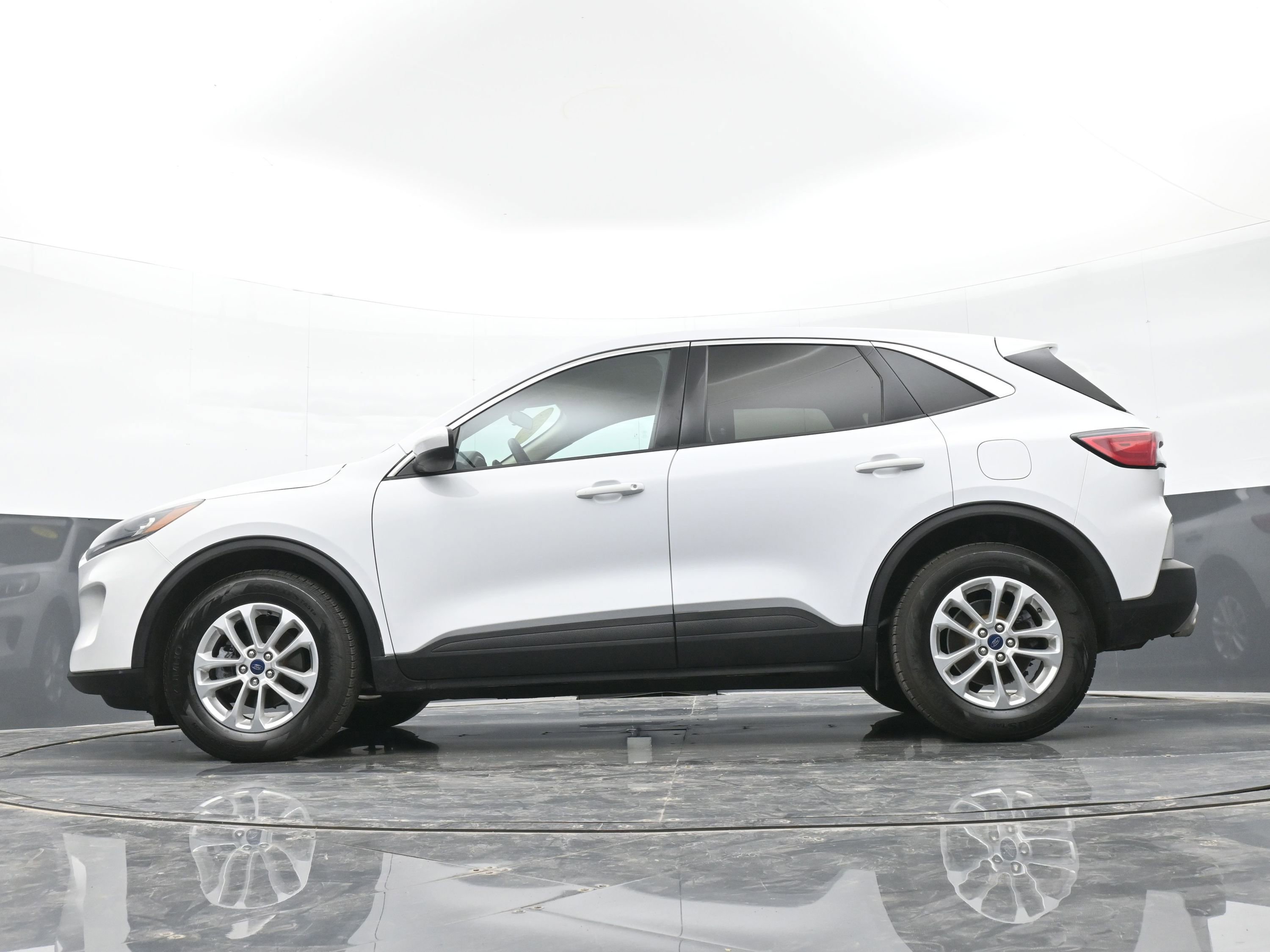 Used 2020 Ford Escape SE image 45