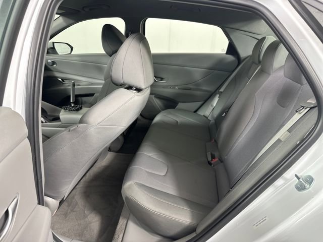 Certified 2025 Hyundai Elantra SE image 24