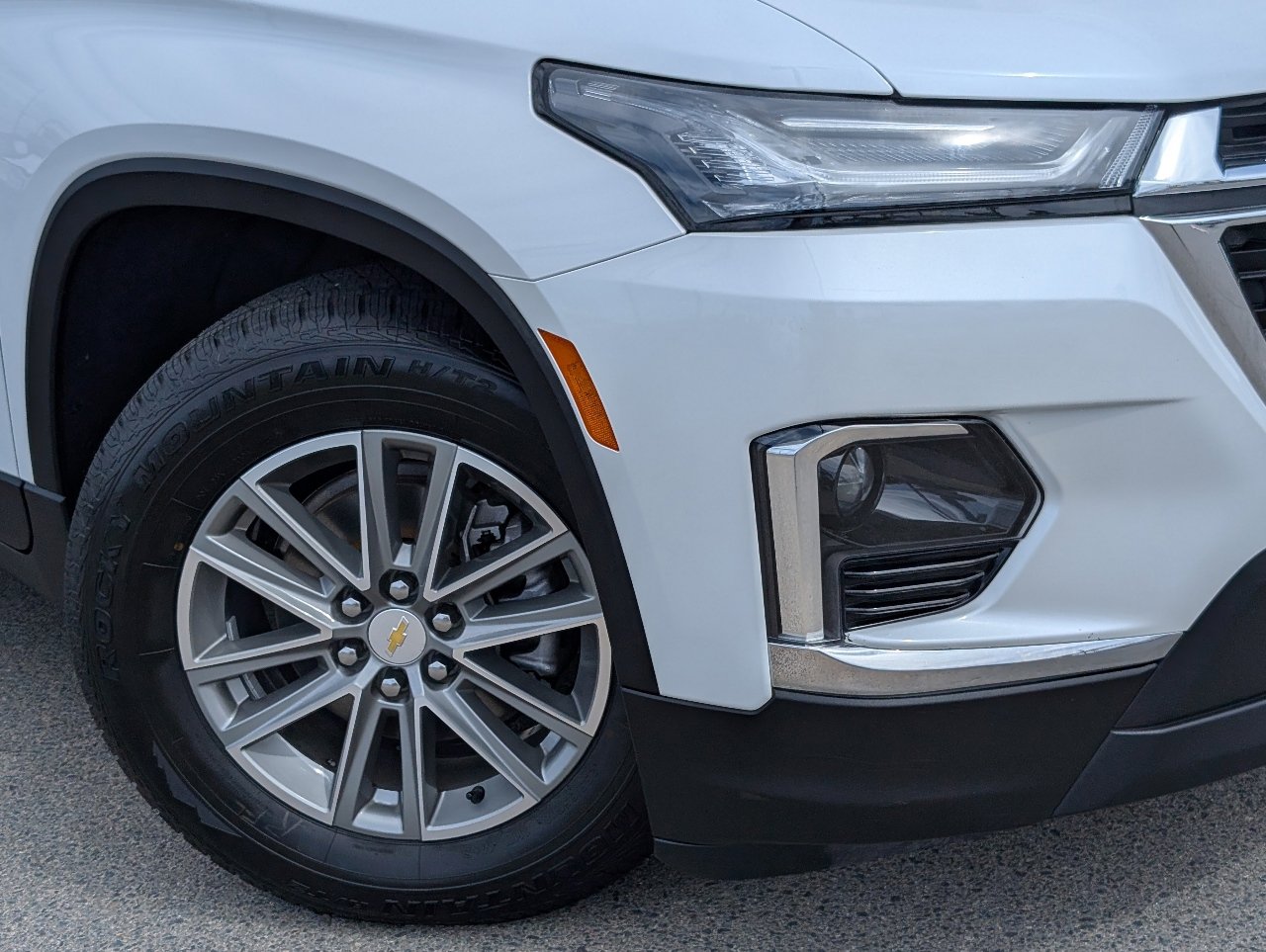 Used 2023 Chevrolet Traverse LT image 11