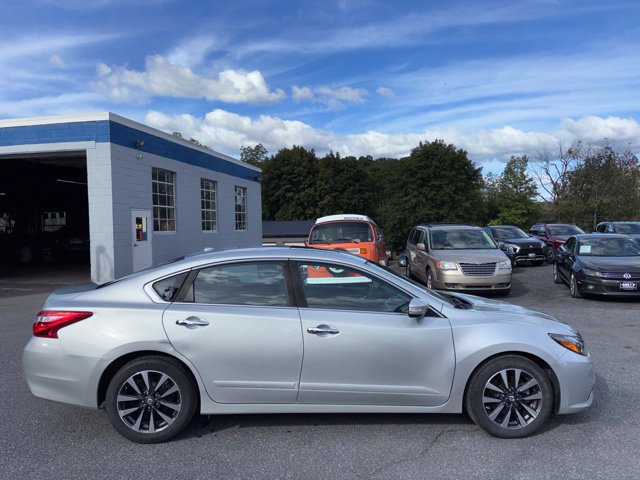 Used 2017 Nissan Altima 2.5 SL w/ 2.5 Technology Package FWD image 7