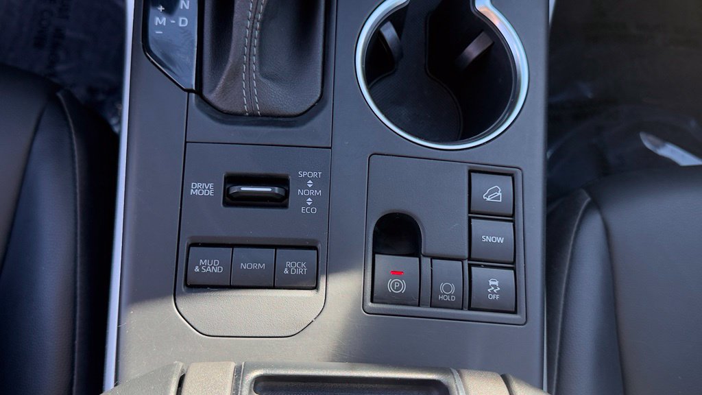 Used 2023 Toyota Highlander XLE AWD/4WD image 21